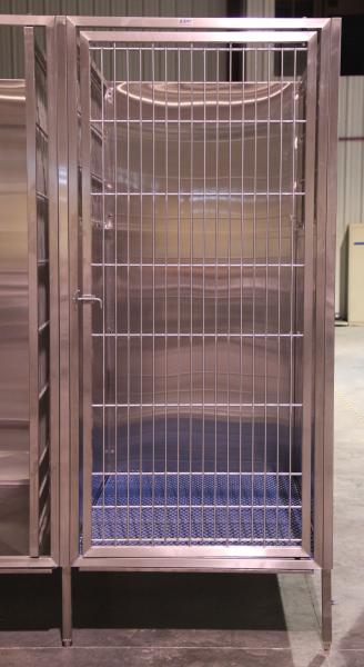 front image of raised kennel