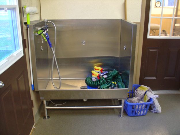 Direct Animal photo: Our reliable dog groomer bathing supplies include durable stainless steel step-in tubs