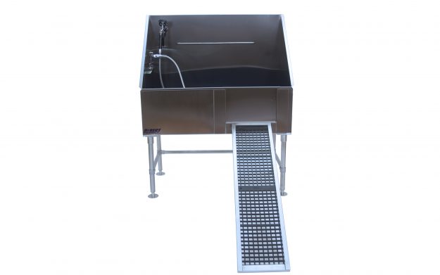 Direct Animal photo: Pets of all sizes easily step up into this dog bath tub, using a removable stainless steel-framed ramp that never warps.