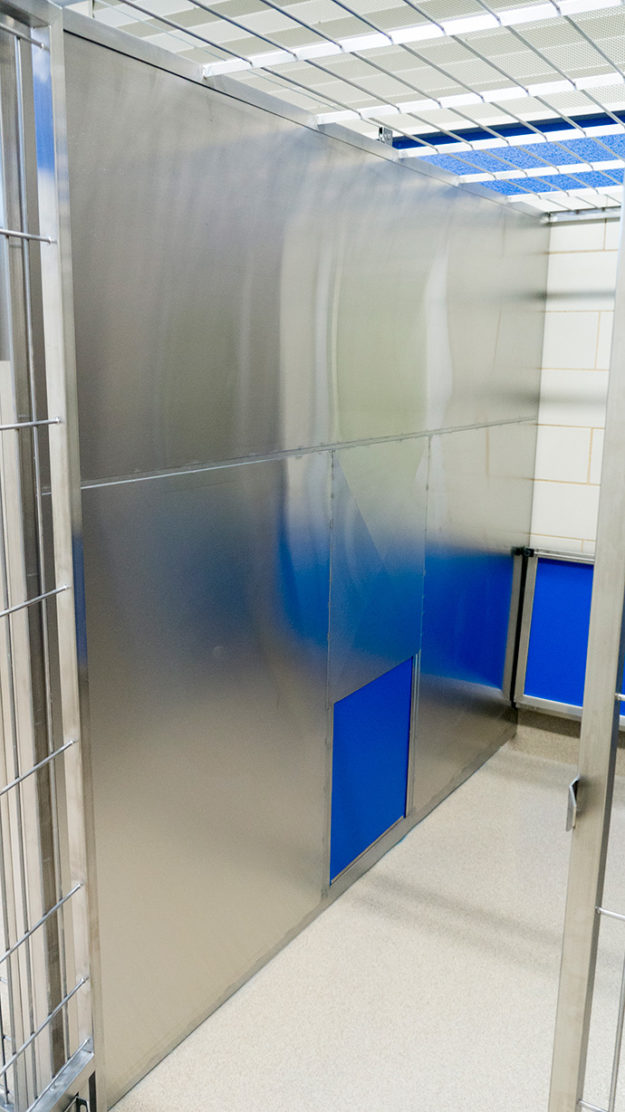 Dog Kennel Guillotine Door - Image 13